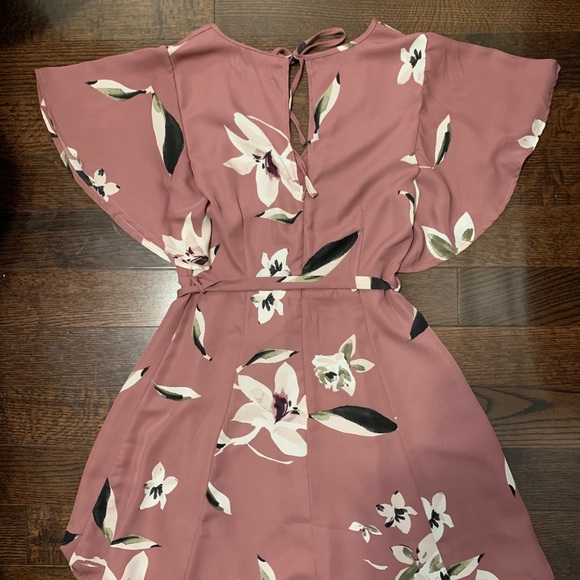 ‼️SOLD‼️ Dynamite Floral Dress in blush - Picture 3 of 4